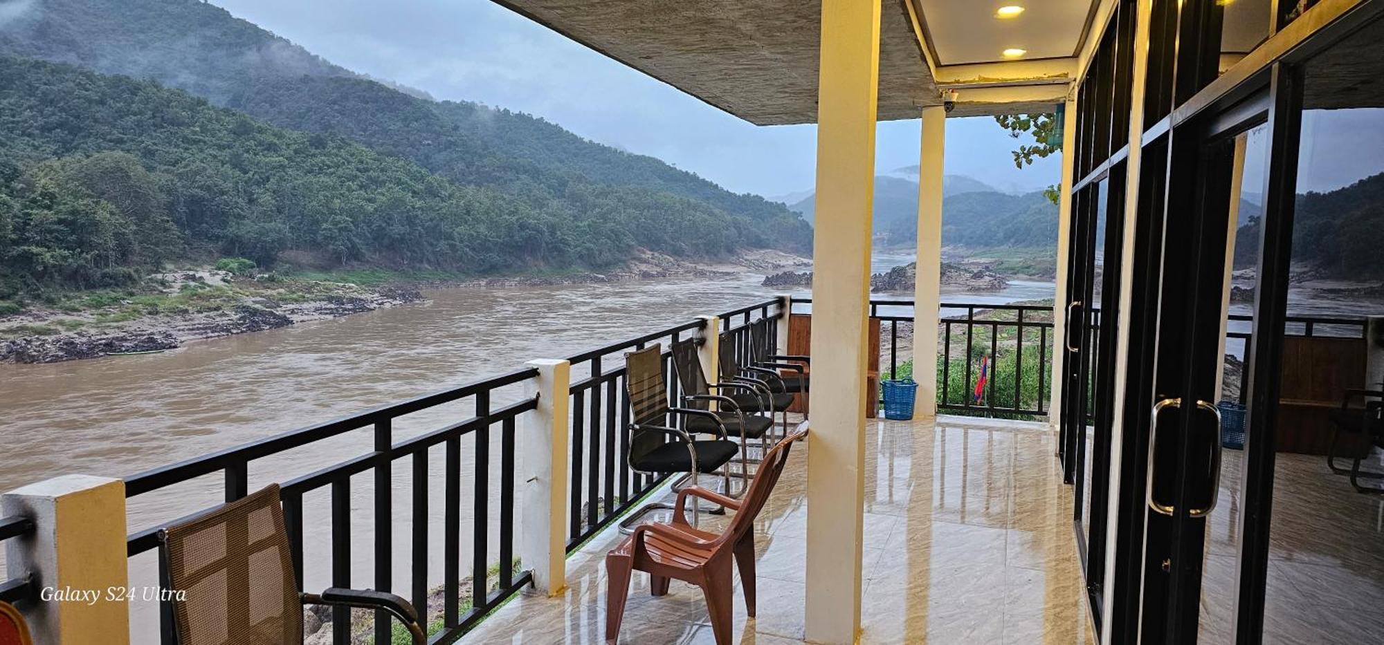 Inn Riverside Hostel Pb Muang Pakbèng Extérieur photo