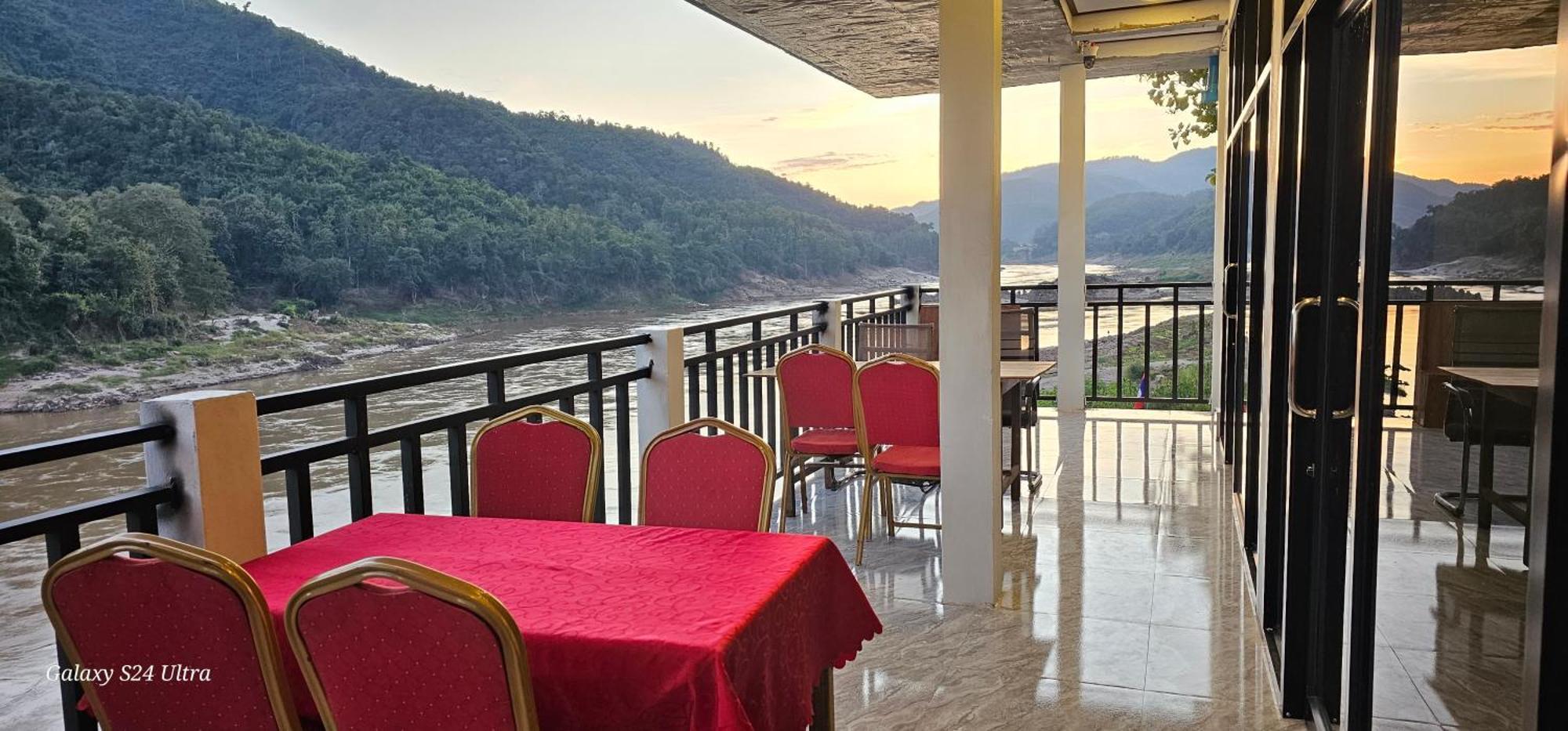 Inn Riverside Hostel Pb Muang Pakbèng Extérieur photo