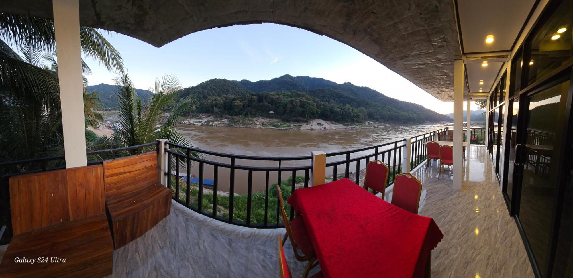 Inn Riverside Hostel Pb Muang Pakbèng Extérieur photo