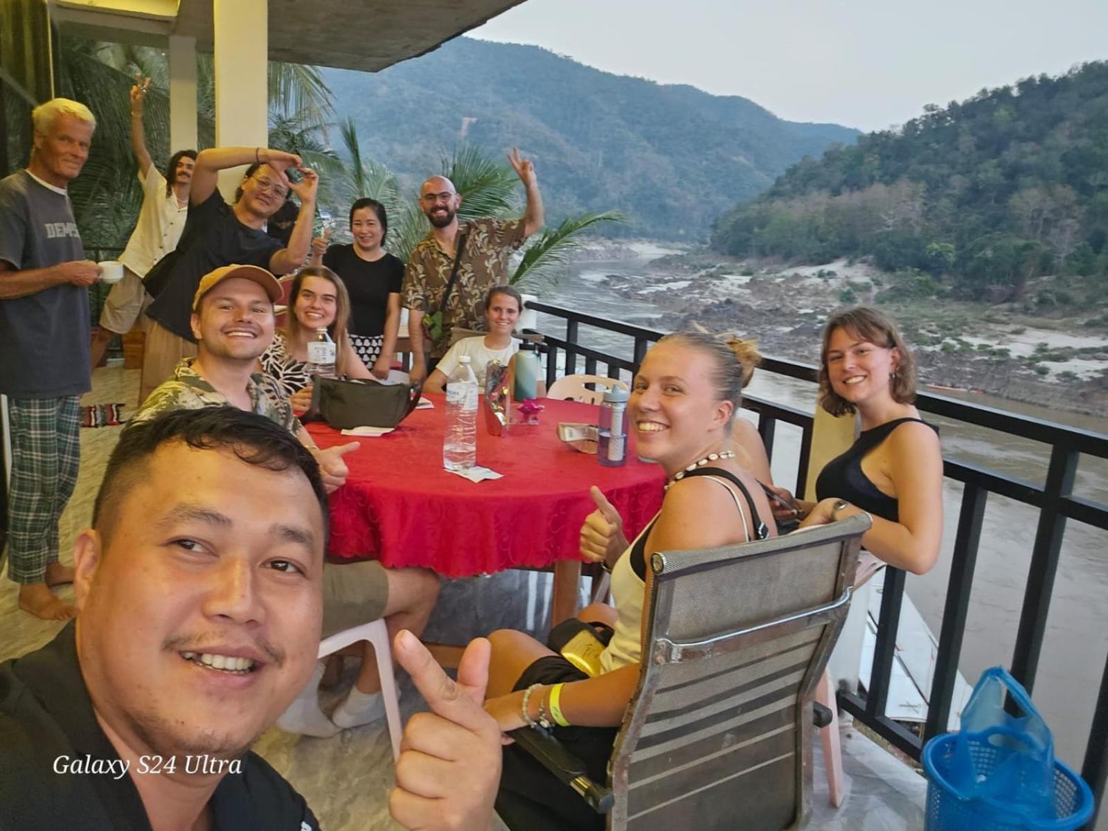 Inn Riverside Hostel Pb Muang Pakbèng Extérieur photo